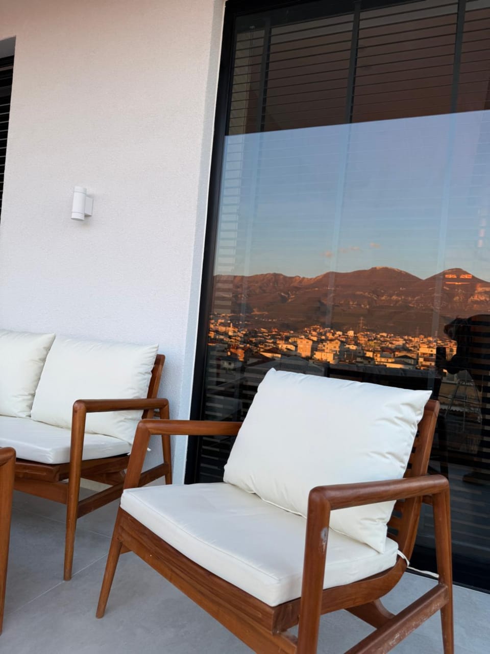 View (from property/room), Balcony/Terrace, Seating area, Mountain view
