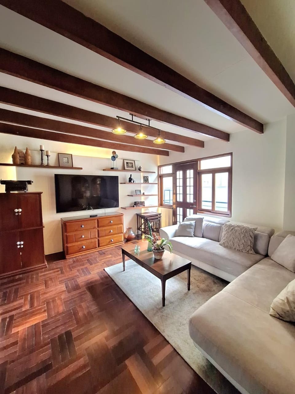 TV and multimedia, Living room, Seating area