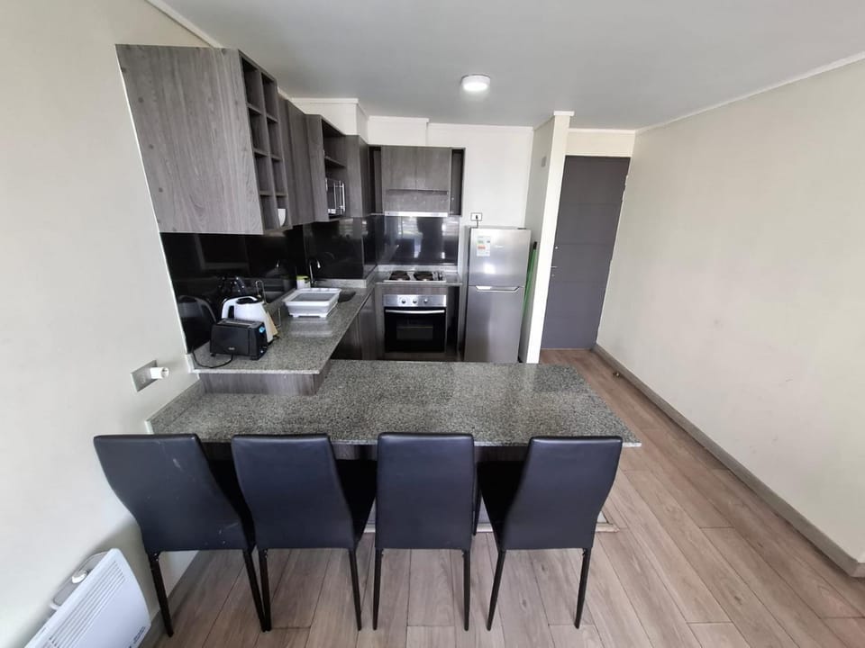 Kitchen or kitchenette, Dining area, oven