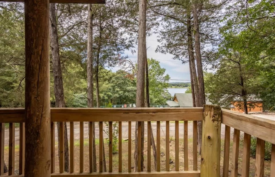 Table Rock Lake Cabin - The Cedars #1 with Lake Access Hot Tub Outdoor Pool Cabin in Shell Knob