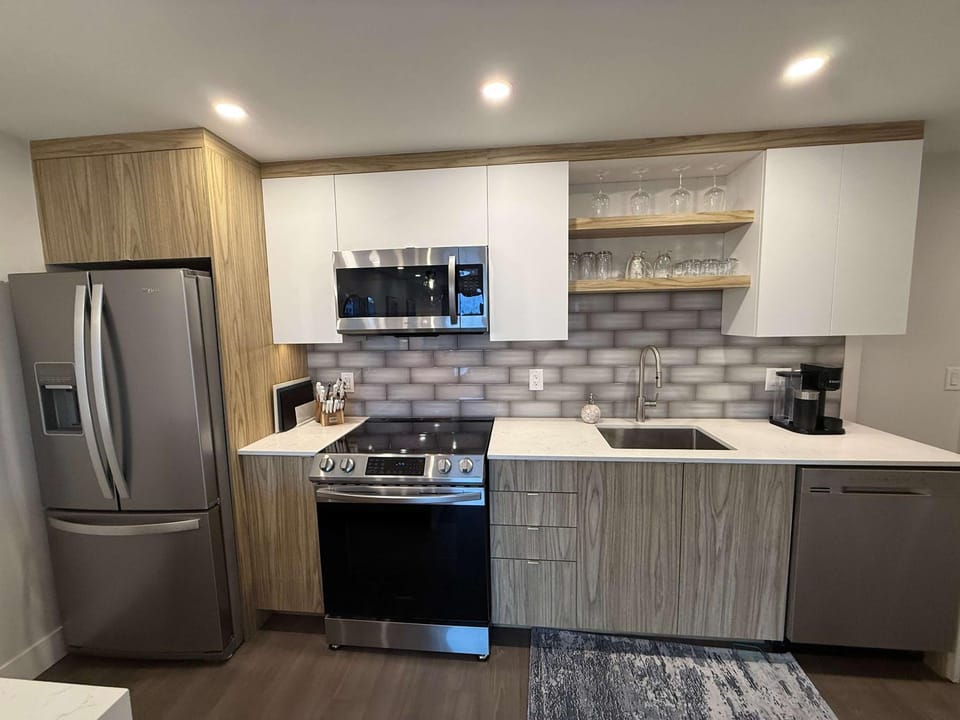 Bright 1 BR with waterview and 6 appliances Apartment in Dartmouth