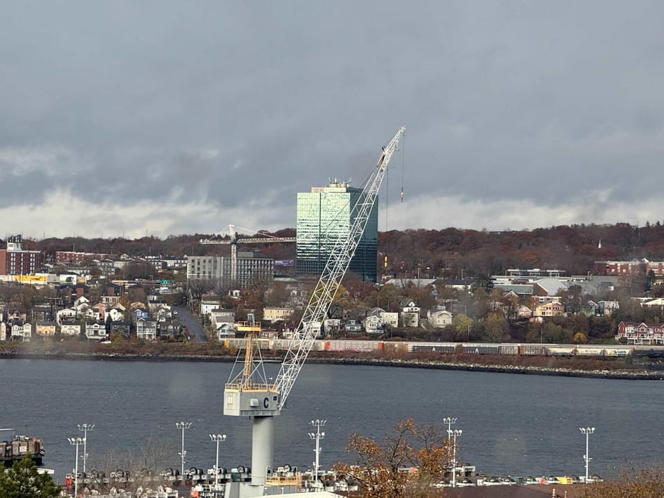 Bright 1 BR with waterview and 6 appliances Apartment in Dartmouth