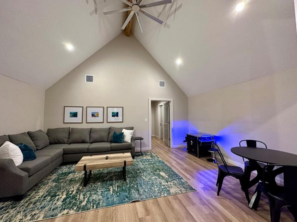 Caddo Cabana! Waterfront on the Caddo River House in Glenwood