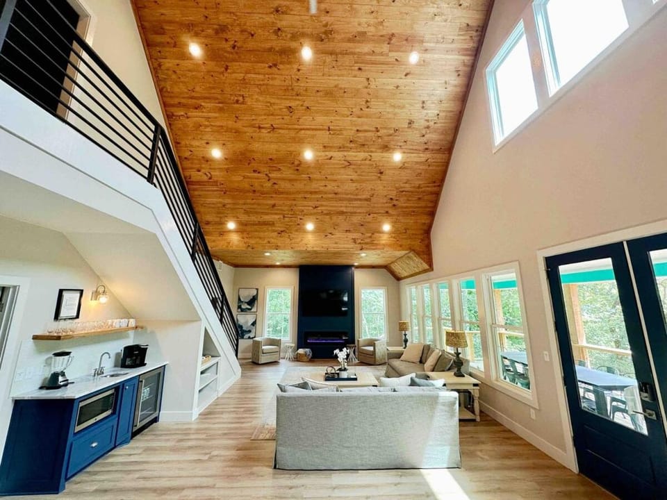 Caddo Cabana! Waterfront on the Caddo River House in Glenwood
