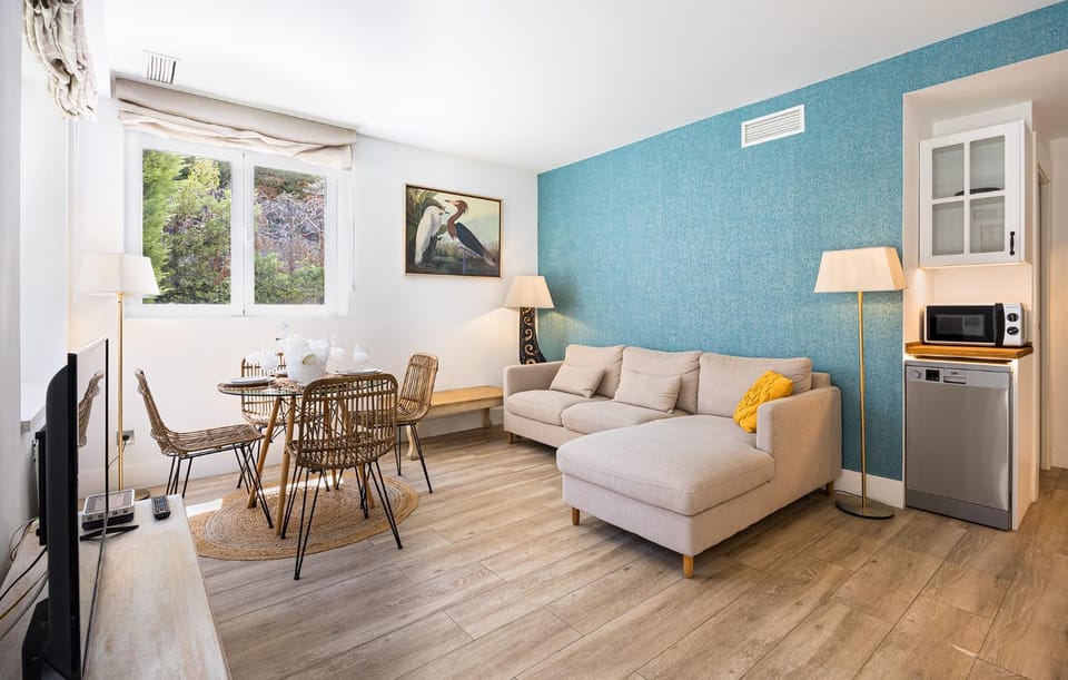 3BR Central Madrid Gem - Rare Private Garden House in Madrid