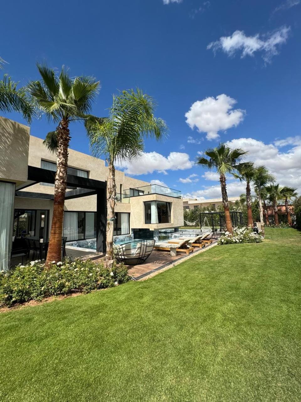 Property building, Garden view