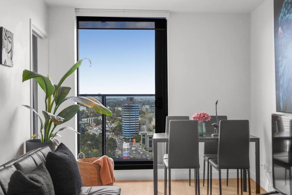 City and Ocean View Retreat in South bank Level 20 Apartment in Southbank