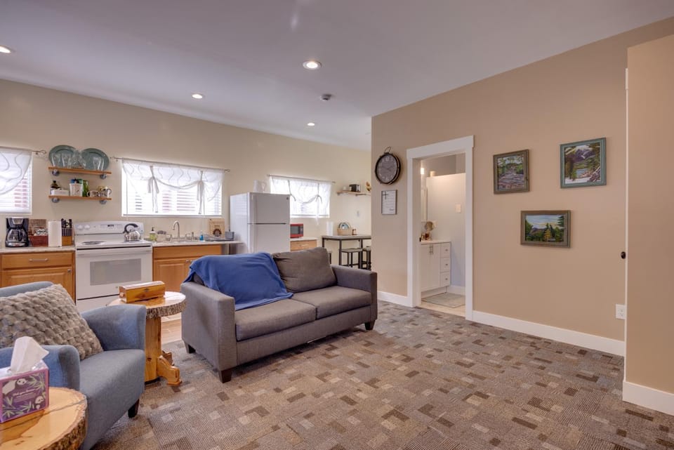 Cozy Couple's Retreat 5 Mi to Garden of the Gods! Apartment in Colorado Springs