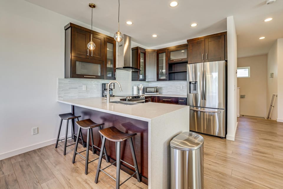 4 Mi to Dtwn Greenville: Group-Ready Home w/ Yard House in South Carolina