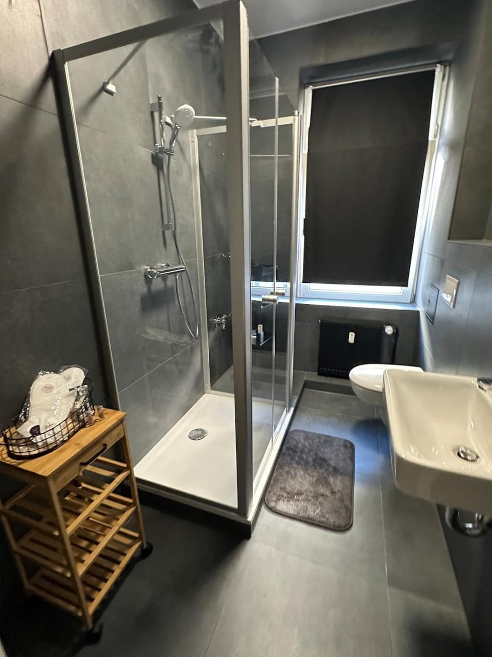Shower, Toilet, Bathroom, towels