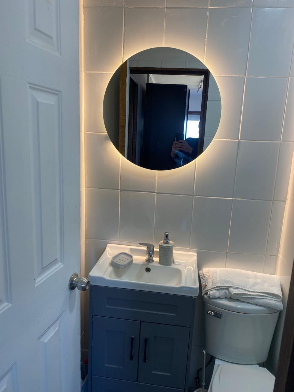 Toilet, towels