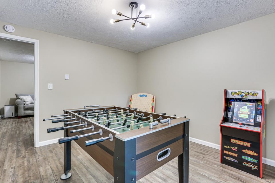 6 Mi to Bushkill Falls: Secluded Home w/ Game Room House in Middle Smithfield