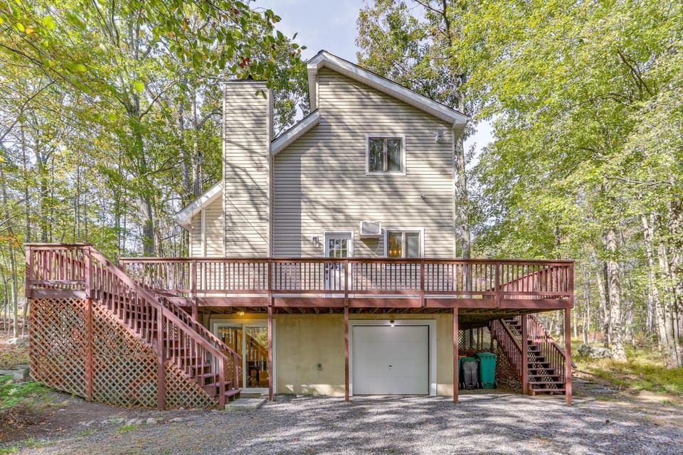 6 Mi to Bushkill Falls: Secluded Home w/ Game Room House in Middle Smithfield