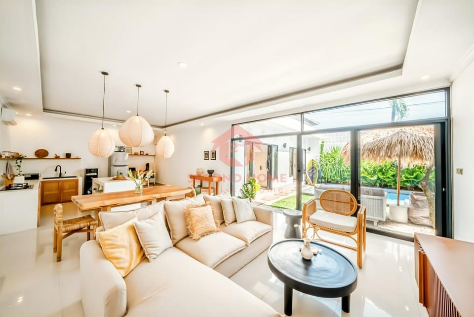 Luxury 3BR Umalas Villa Pool & Wi-Fi House in North Kuta