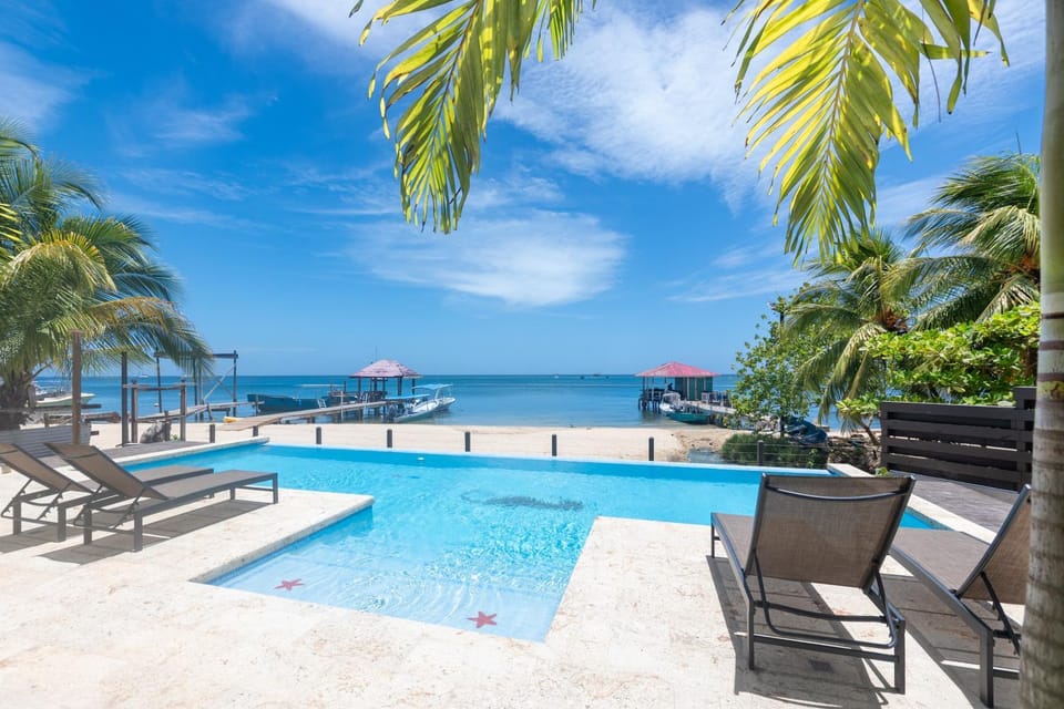 Seahorse Escape-5 bedroom condo Apartment in West End