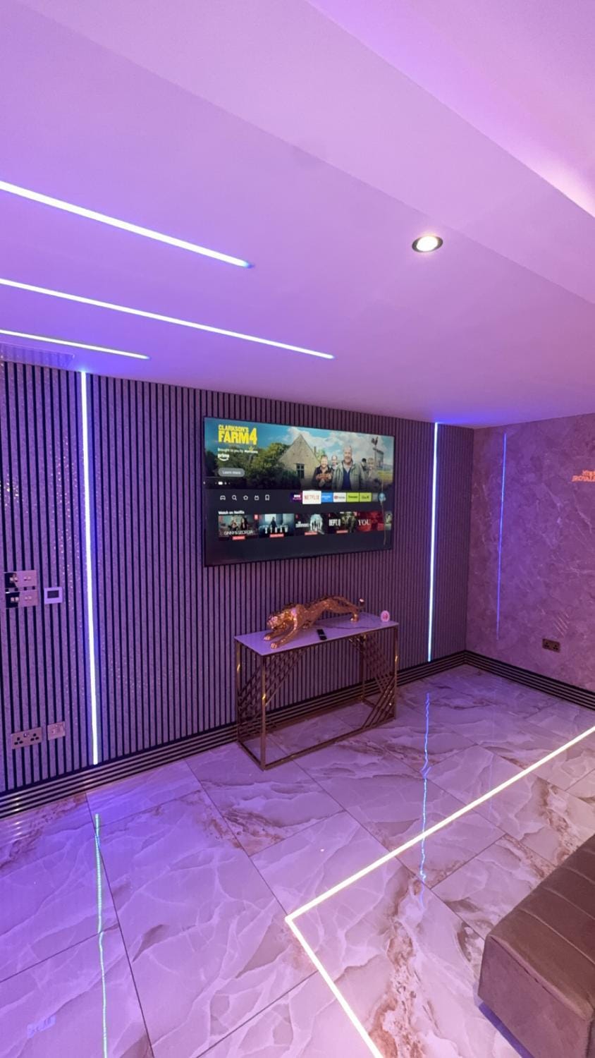 ROYALE SUITE By Highfield Apartments Apartment in Bradford