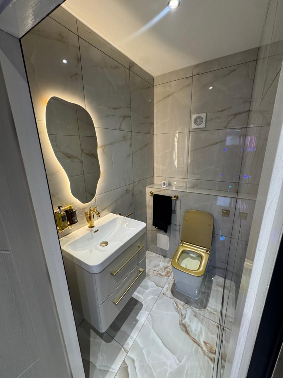ROYALE SUITE By Highfield Apartments Apartment in Bradford