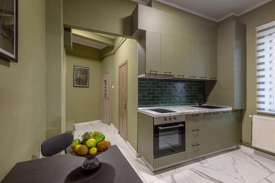 Kitchen or kitchenette, oven, pet friendly, stove