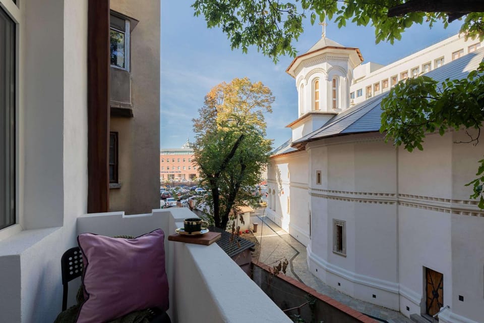 Property building, Day, View (from property/room), Balcony/Terrace