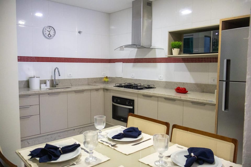 Kitchen or kitchenette, Dining area, oven, stove