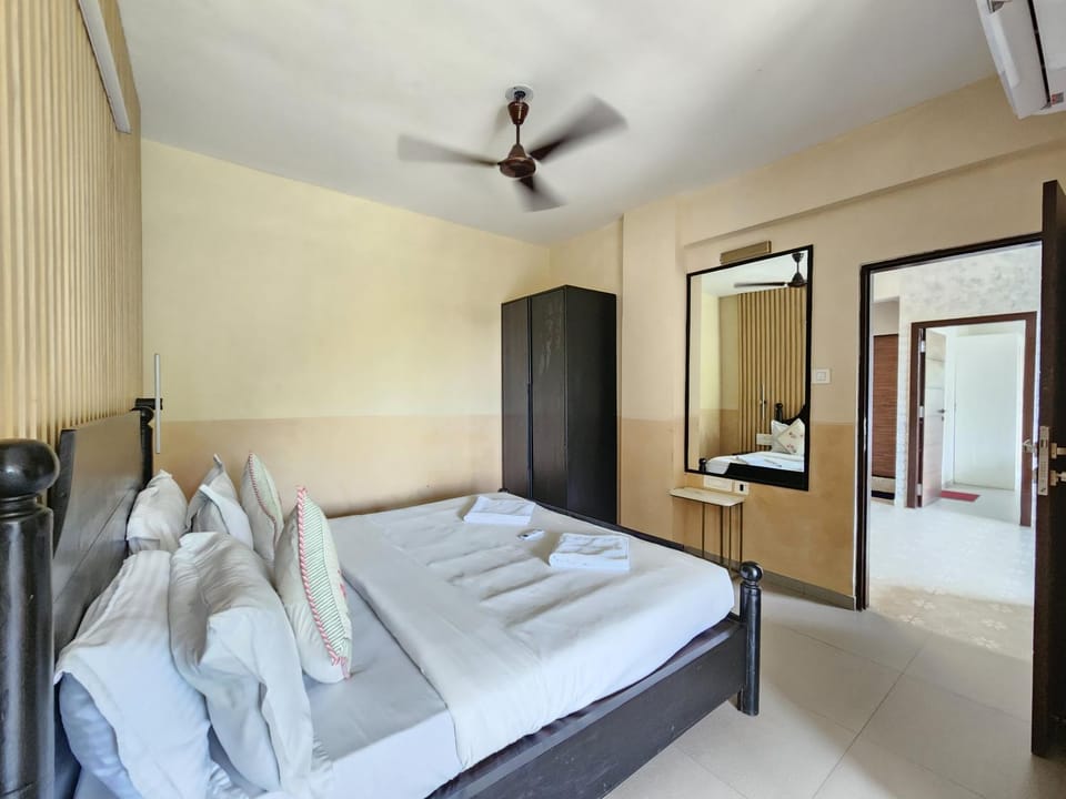 Photo of the whole room, Bedroom