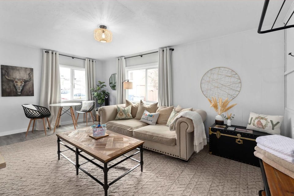 Downtown location Near the Beach Dog Friendly House in Edmonds