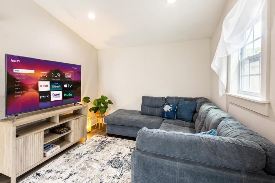 Communal lounge/ TV room, Communal lounge/ TV room