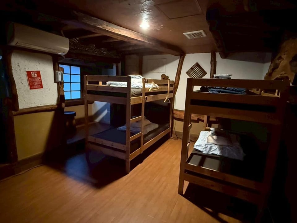 Male-only dormitory Tokyo House INN Hostel in Shinjuku