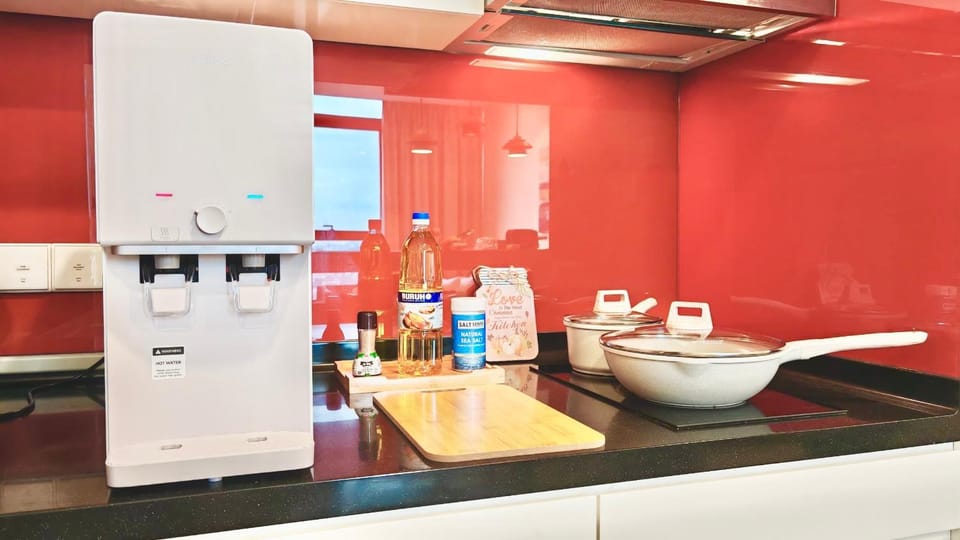 Arcoris SOHO Mont Kiara 163mall 2 to 4Pax 1Bedroom Kingsize Apartment in Petaling Jaya
