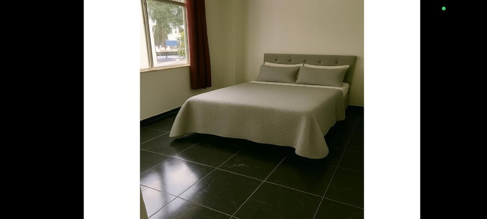 Apartamento Batista Campos, opções todo o ap ou por quarto, 1 suite, 2 quartos de casal e 1 de solteiro, confira! Apartment in Belém