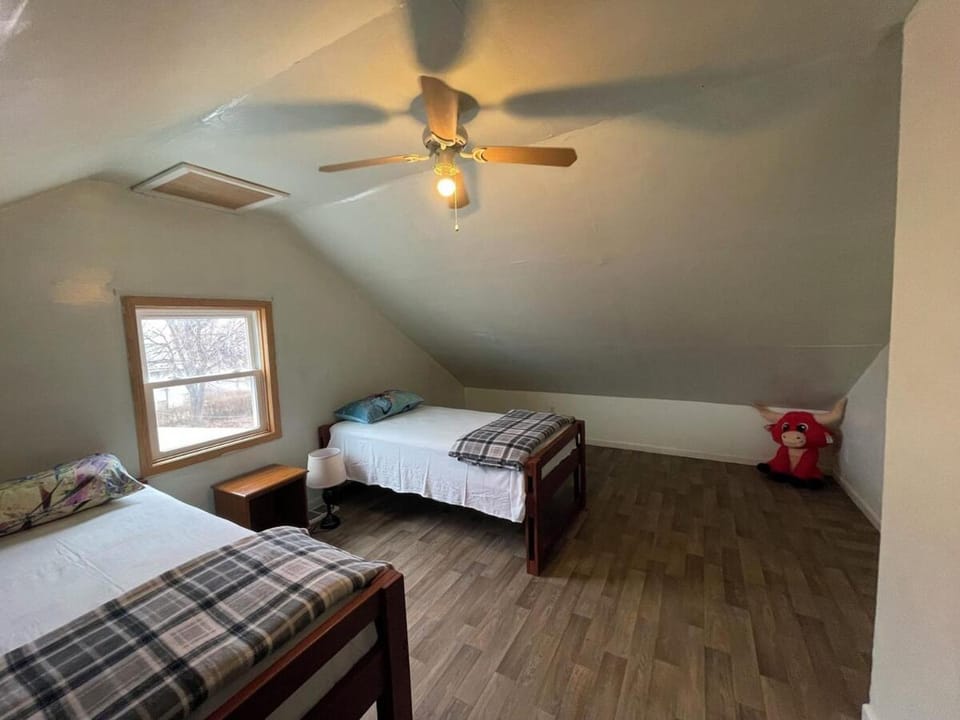 Buffalo 4BR Home 5 Beds, Near Airport & Downtown Apartment in Buffalo