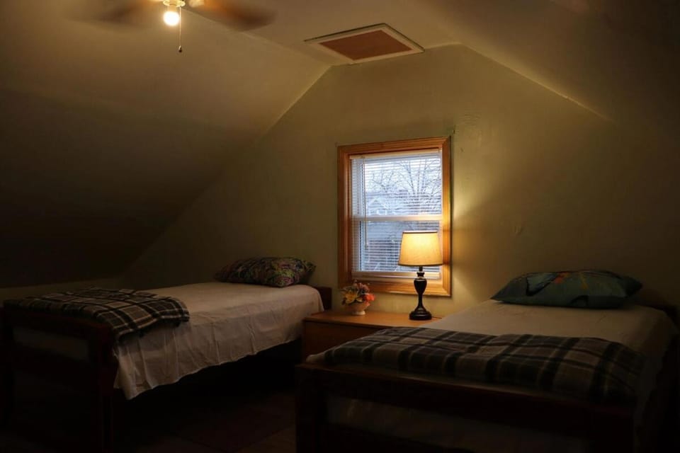 Buffalo 4BR Home 5 Beds, Near Airport & Downtown Apartment in Buffalo