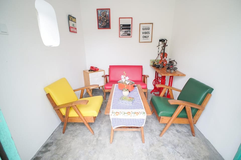Living room, Seating area
