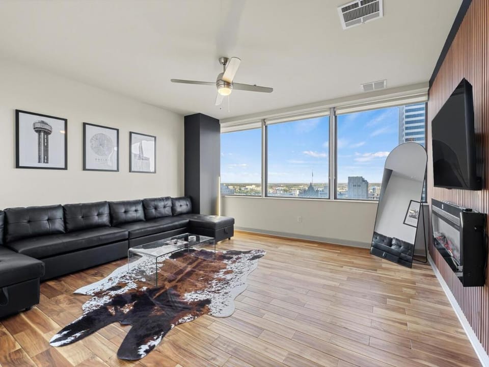 TV and multimedia, Living room, City view, fireplace