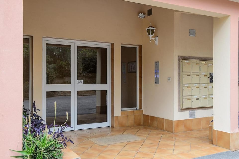 Petit Paradis à Sanary au calme 2 chs clim parking Apartment in Sanary-sur-Mer