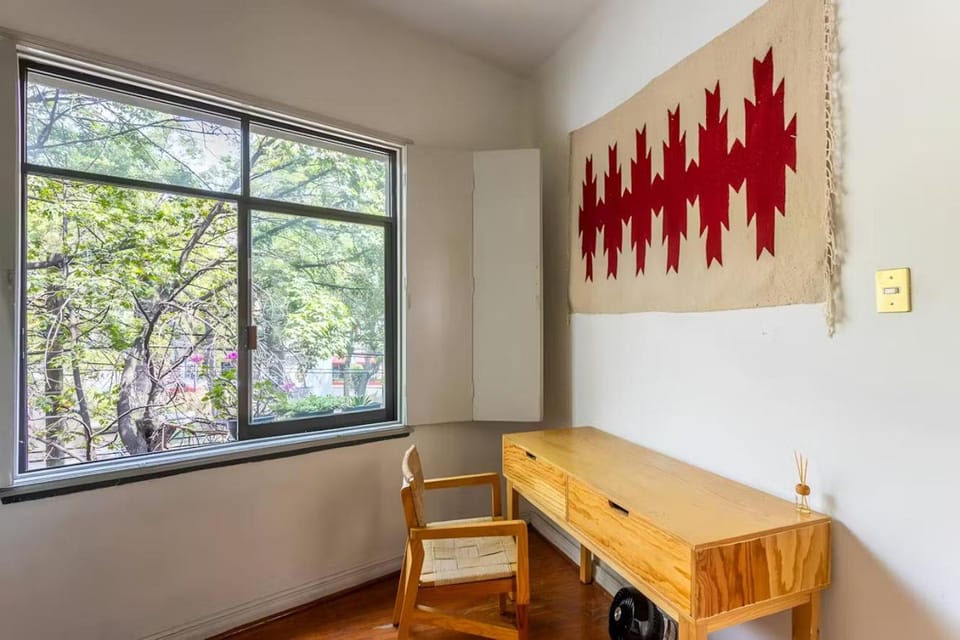 Beautiful, bright room, right on the park Vacation rental in Mexico City