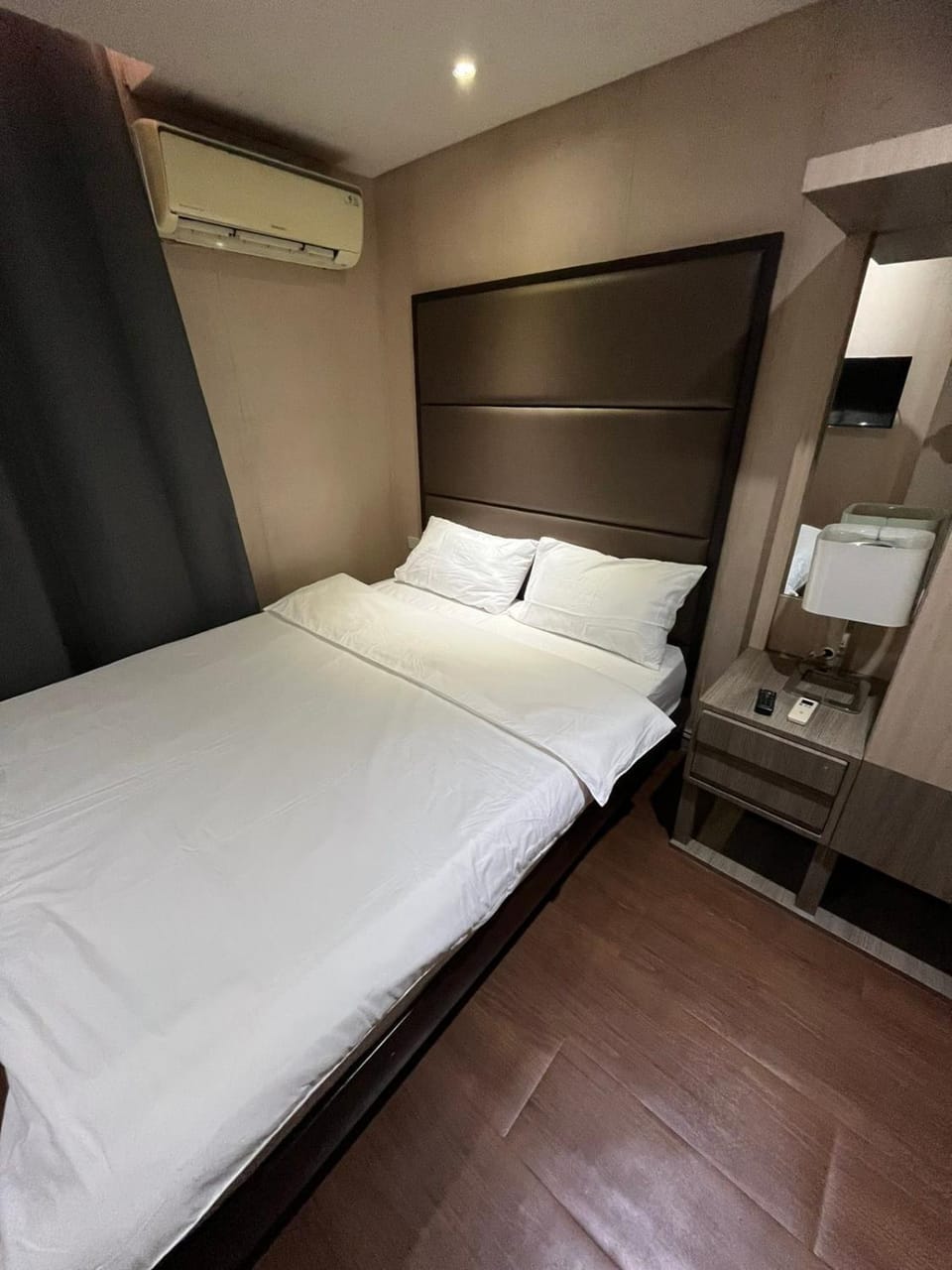 Bed, Photo of the whole room, Bedroom, wardrobe, air conditioner