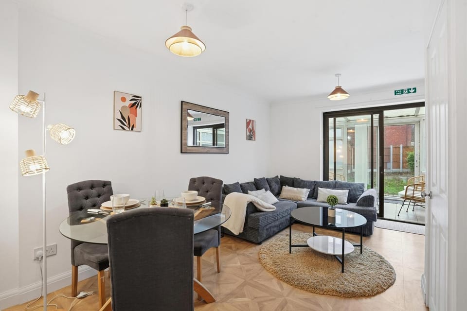 Seating area, Dining area