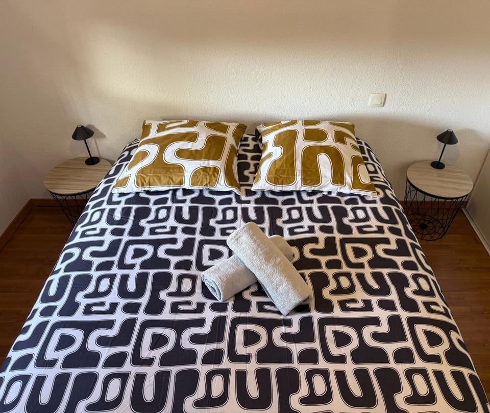 Bed, Bedroom