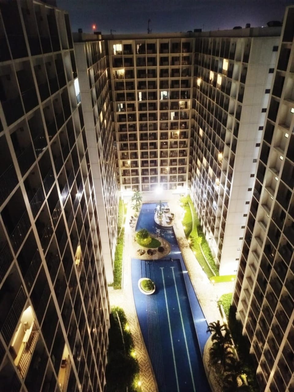 Cozy 19 at Shore 2 Residences Apartment in Pasay