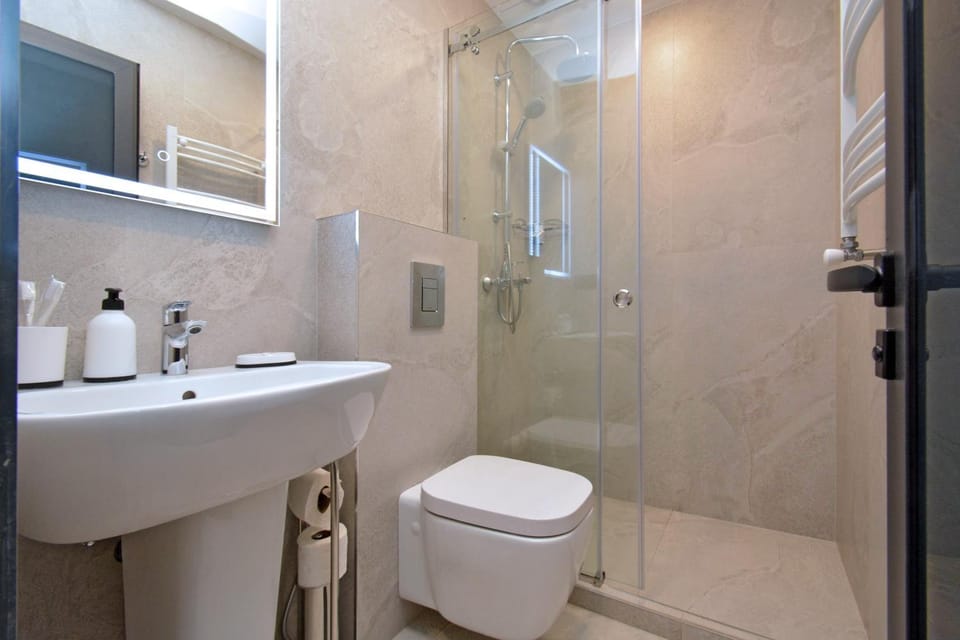 Shower, Toilet, Bathroom