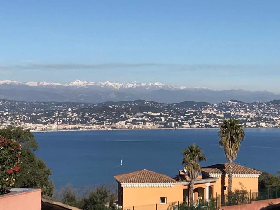 Appartement 6 personnes - vue mer Baie de Cannes - Théoule sur mer - BESNARD Apartment in Mandelieu-La Napoule