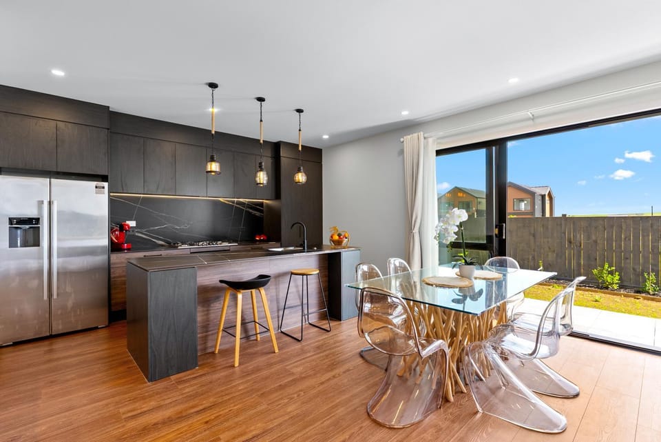 Kitchen or kitchenette, Photo of the whole room, Dining area, kitchen
