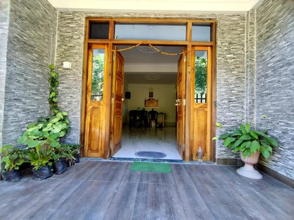 Facade/entrance, Day