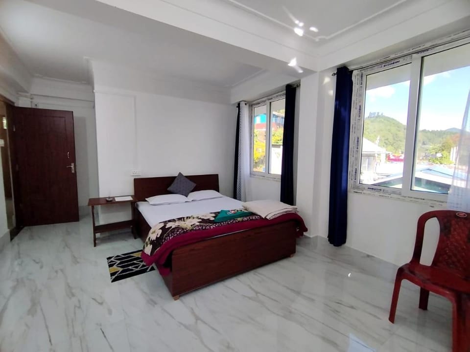 Bed, Photo of the whole room, towels