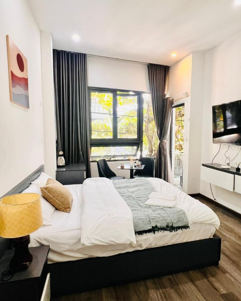 Bed, Dining area