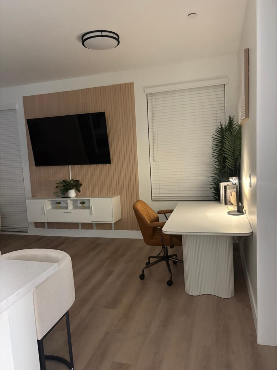 Modern Crypto Luxury Living Apartment in Los Angeles