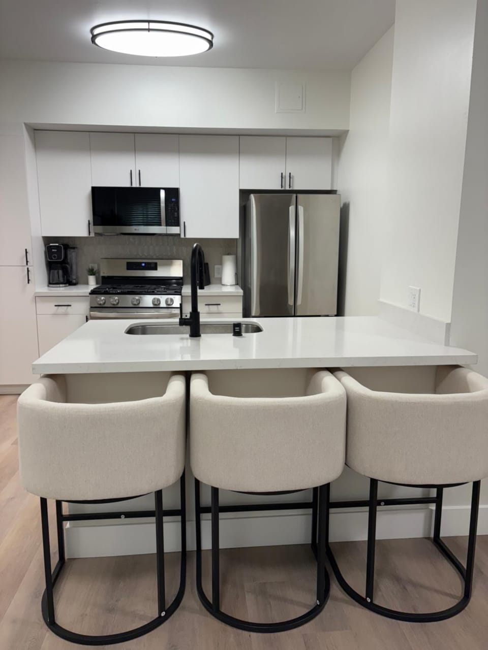Modern Crypto Luxury Living Apartment in Los Angeles