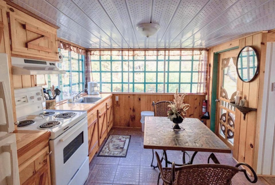 Domaine Rivière Sacacomie - Chalet le Petit Refuge Chalet in Saint-Alexis-des-Monts