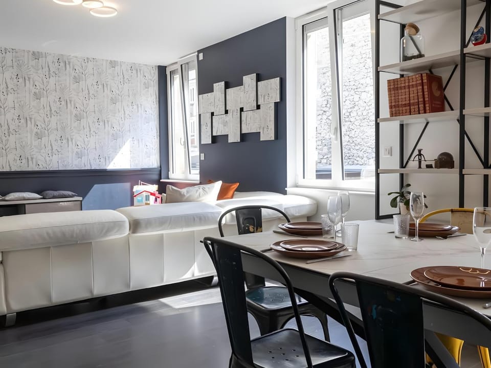 Living room, Dining area